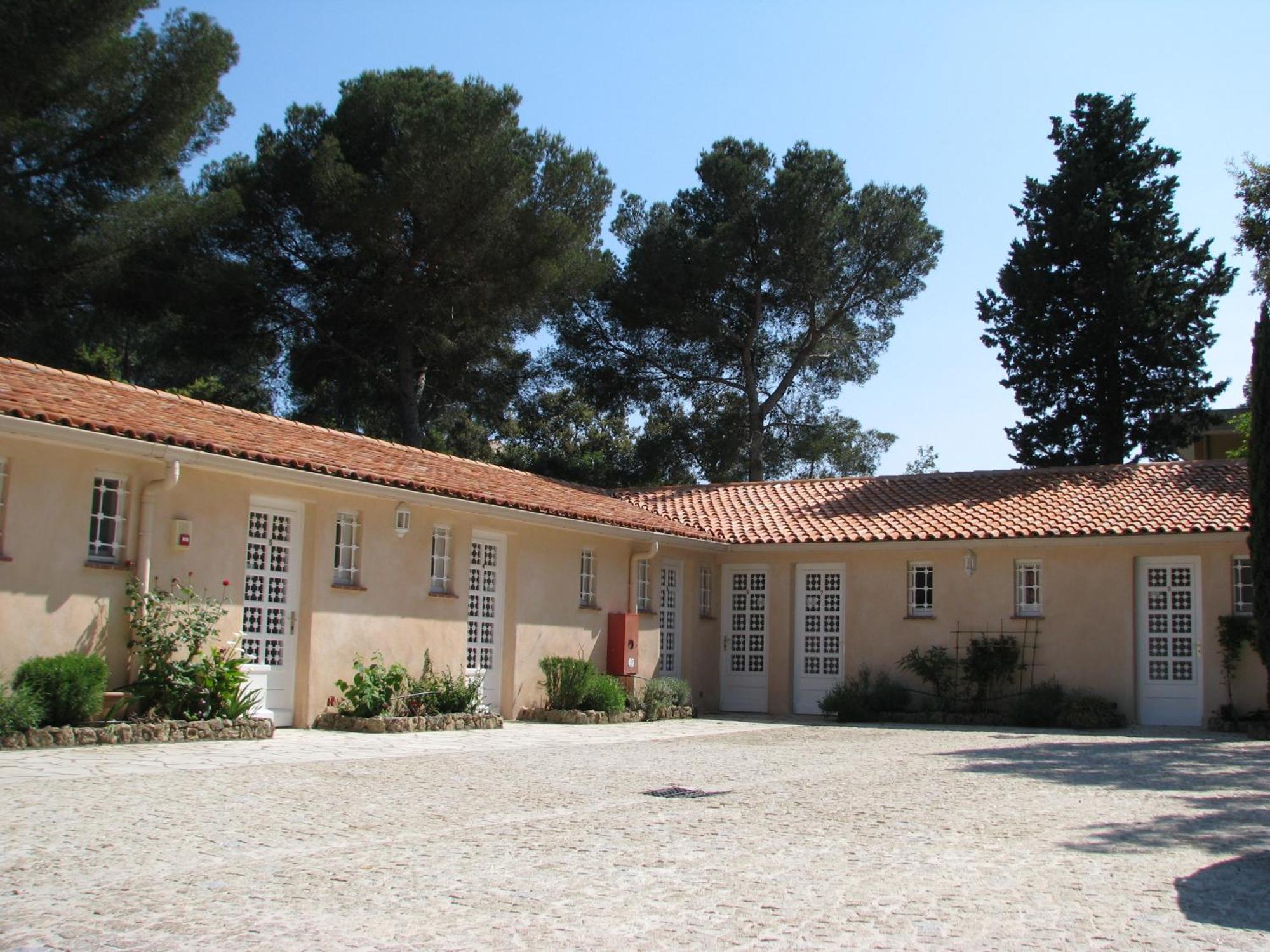 Athena Motel Saint Aygulf Εξωτερικό φωτογραφία