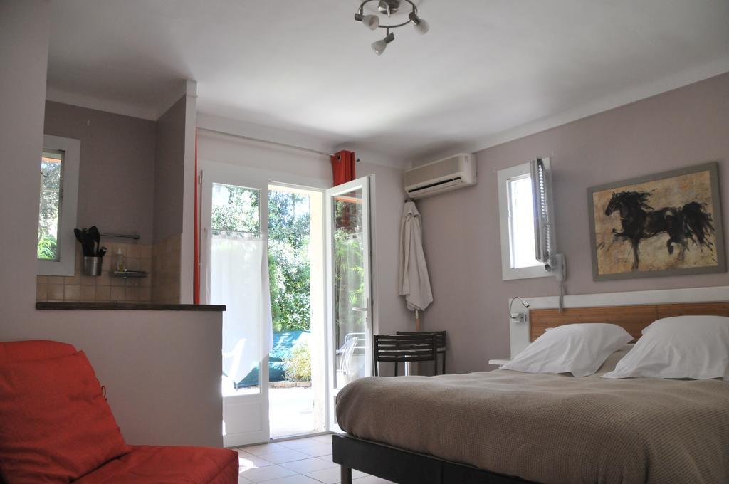 Athena Motel Saint Aygulf Εξωτερικό φωτογραφία